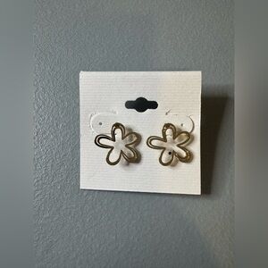 🛍️Any 5 items for $15 🛍️ Gold Flower Earrings